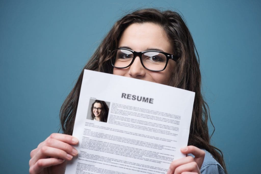 How to Write a Compelling Resume for College Applications + Examples