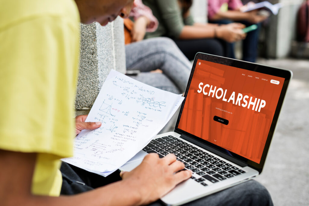 Student applying to January scholarship deadlines online
