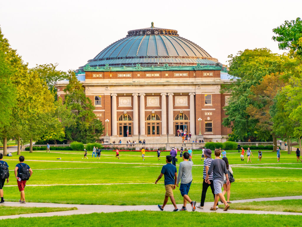 Students on a college campus visit using checklists to stay organized